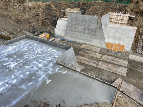 人吉ピアス式型枠